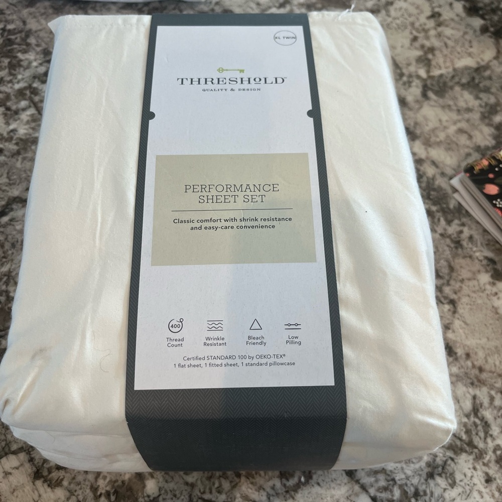 Threshold XL Twin sheet set, New